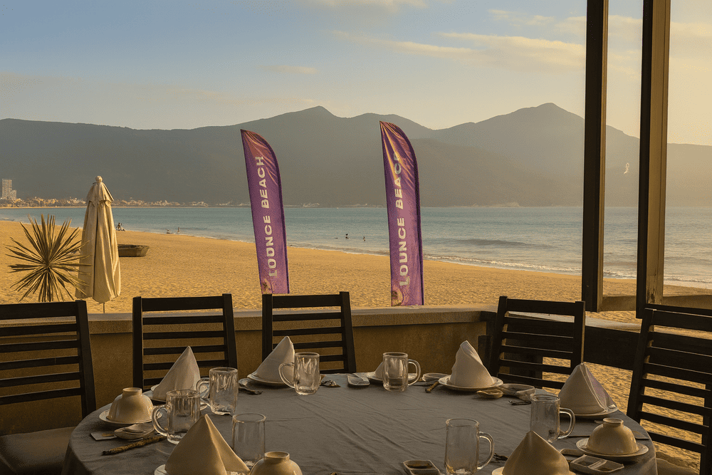 4U Seafood Restaurant offers a stunning, unobstructed view of My Khe Beach, perfect for a scenic and unforgettable dining experience